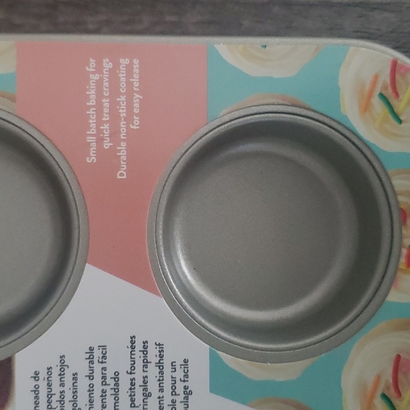 Wilton Daily Delights Mini Pans - Mini Doughnuts and Mini Round moulds - Baking - Picture 4 of 11